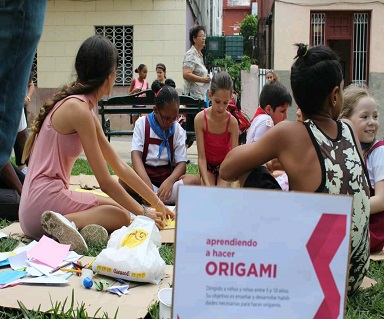 Taller de Origami para niños como parte de las actividades de la Gran Feria Comunitaria