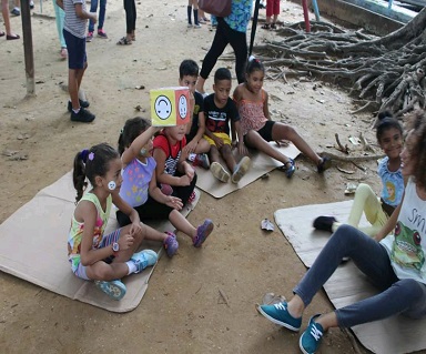 Actividades con los niños de la comunidad durante la Gran Feria Comunitaria